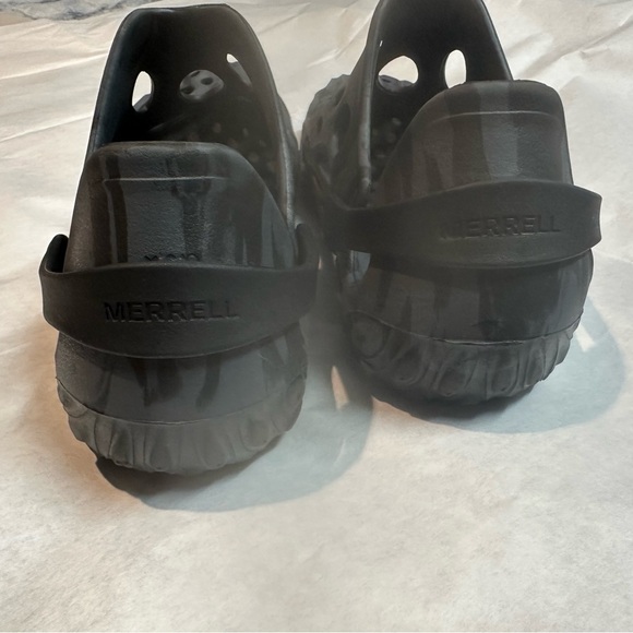 Merrell Black Cut-Out Slip-Ons - Picture 2 of 9